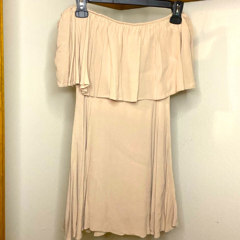 Lulu’s strapless nude dress